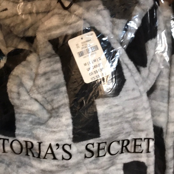 Victoria’s Secret PINK Logo Robe - Picture 4 of 4